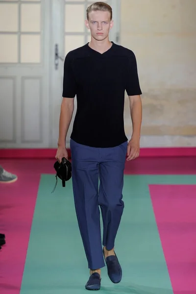 Look 3